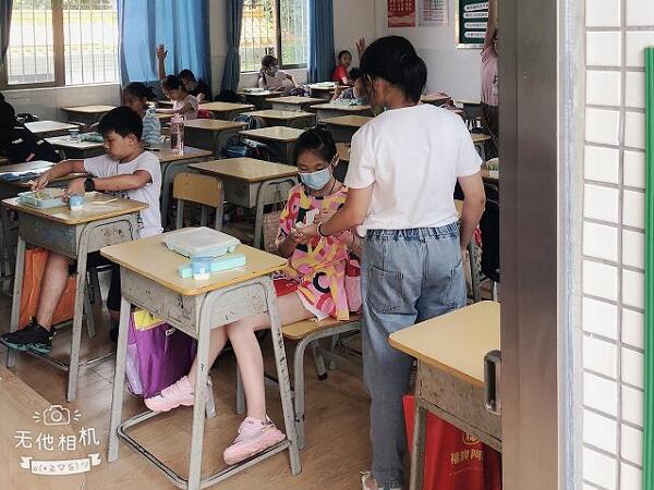 番禺石楼镇联围小学学生用餐