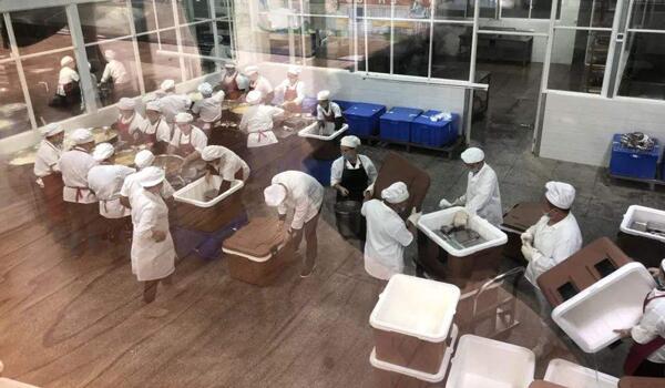 广州配餐公司为番禺30余所小学配送学生营养午餐